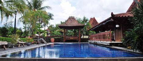 Seasonal outdoor pool