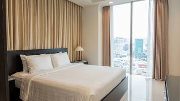 Executive Apartment, 2 Bedrooms | 1 bedroom, in-room safe, desk, iron/ironing board