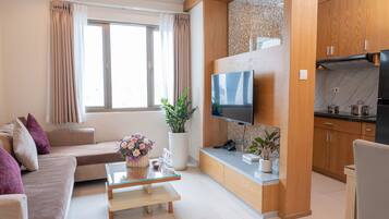 Premier Apartment, 1 Bedroom | 1 bedroom, in-room safe, desk, iron/ironing board