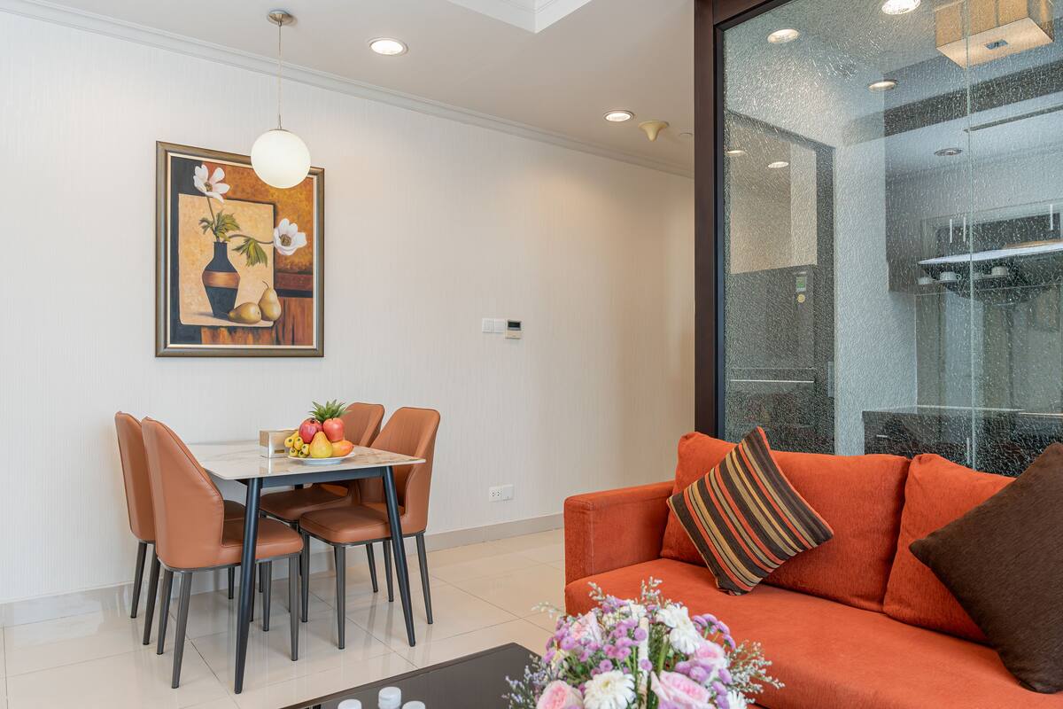 Executive Apartment, 2 Bedrooms | Living room | Flat-screen TV