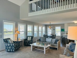 House, 5 Bedrooms | Living area