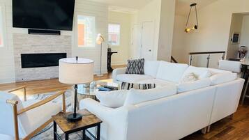 House, 4 Bedrooms | Living area | TV, DVD player