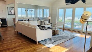 House, 4 Bedrooms | Living area | TV, DVD player