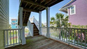 House, 4 Bedrooms | Property grounds