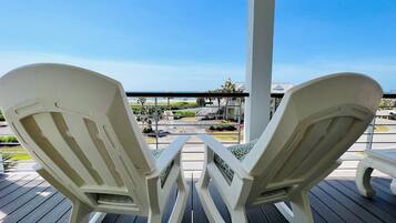 House, 4 Bedrooms | Property grounds