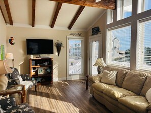 House, 4 Bedrooms | Living area