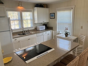 House, 3 Bedrooms | Private kitchen | Fridge, oven, coffee/tea maker, toaster