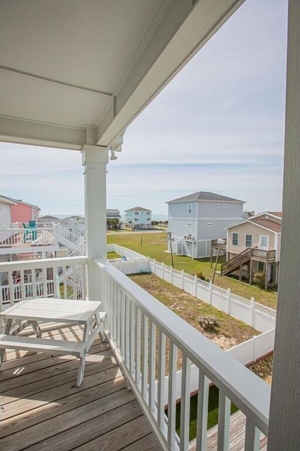 House, 4 Bedrooms | Property grounds