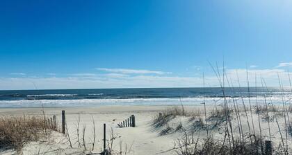 Hidden Treasure 2 Bedroom Home by RedAwning