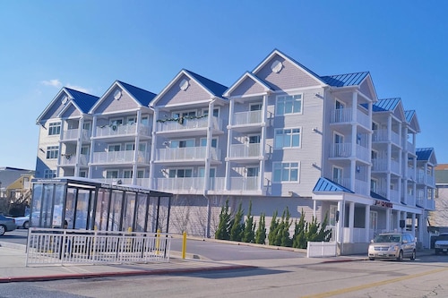 Bel Mare 100 4 Bedroom Condo by RedAwning