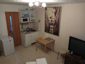 Studio Ekonomi, lantai dasar | Ruang keluarga | TV layar datar