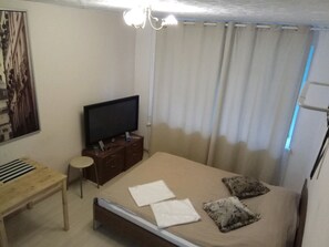 Economy Studio, Ground Floor - Apartments on Chaykovskogo (Yekaterinburg)