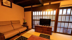 Maison (Private Vacation) | Aire de séjour | Téléviseur à écran plat