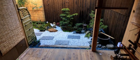 الإطلالة من المنشأة