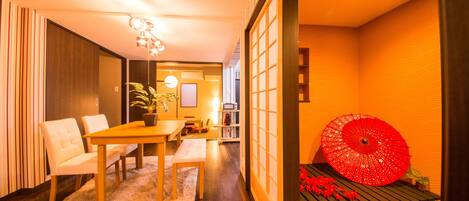 House | 5 bedrooms, premium bedding, down comforters, desk