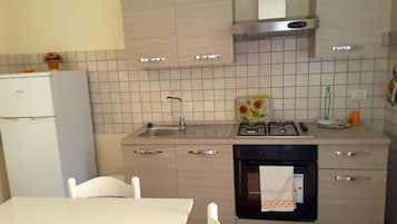 Apartment, 2 Bedrooms | Private kitchen