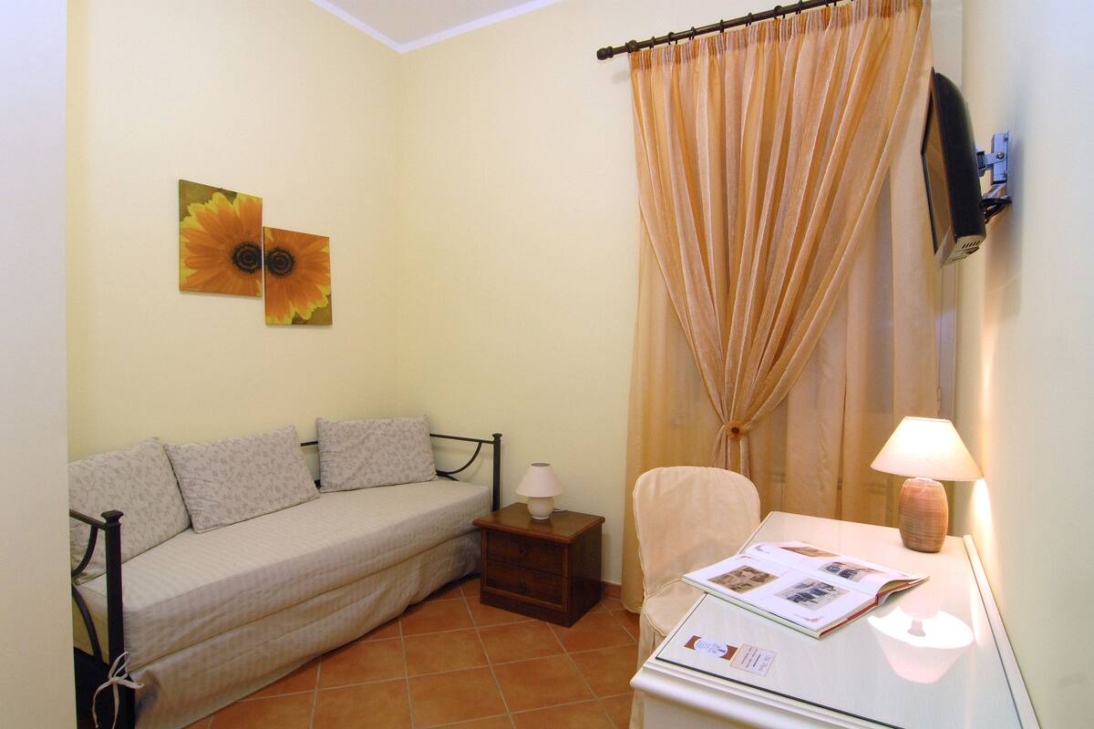 Appartamento, 2 camere da letto | Biancheria da letto di alta qualità, minibar, una scrivania
