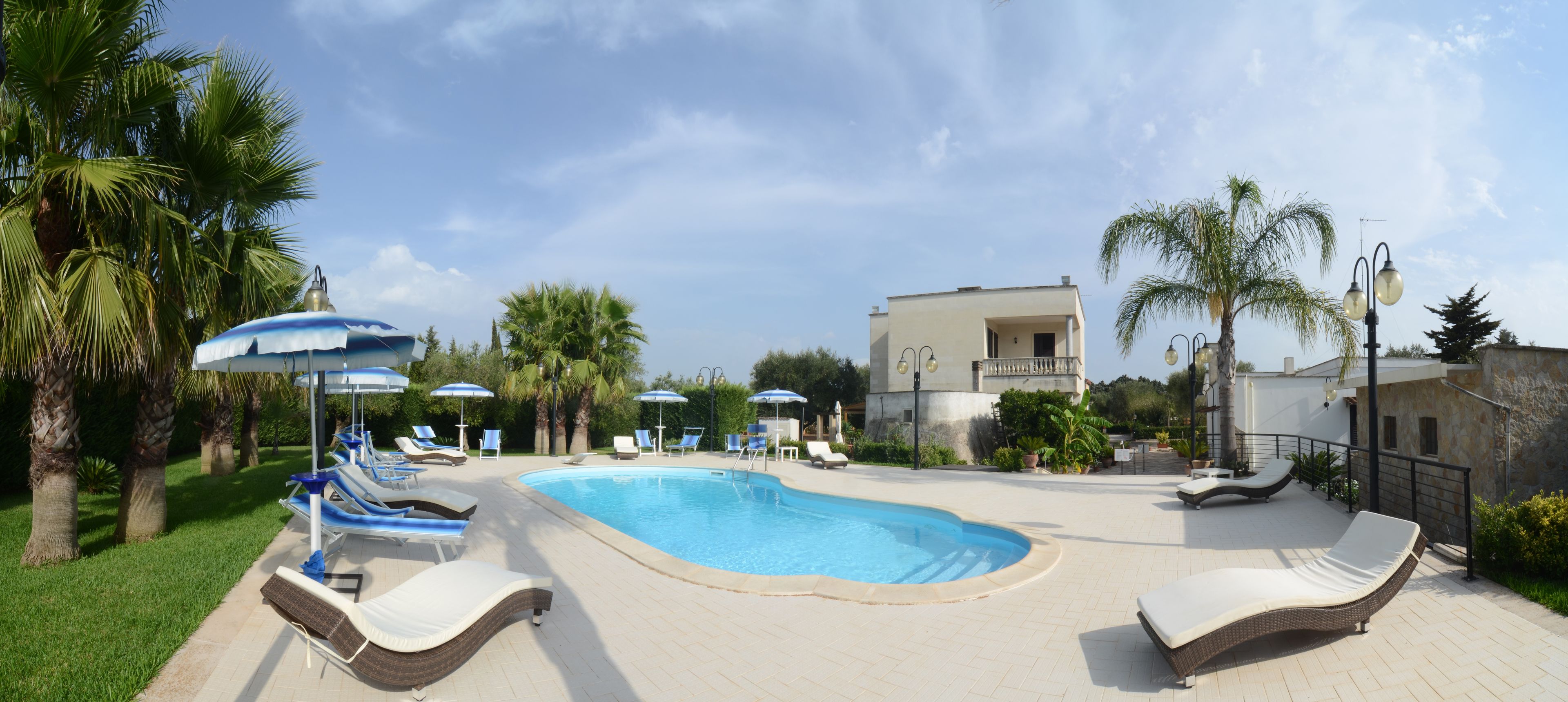 Seasonal outdoor pool, pool umbrellas, sun loungers