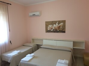 Double or Twin Room | Premium bedding, minibar, desk, rollaway beds - B&B Villa Vittoria (Maglie)
