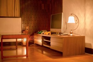 Premium bedding, down duvets, desk, iron/ironing board - HANABI Kyoto (Kyoto)
