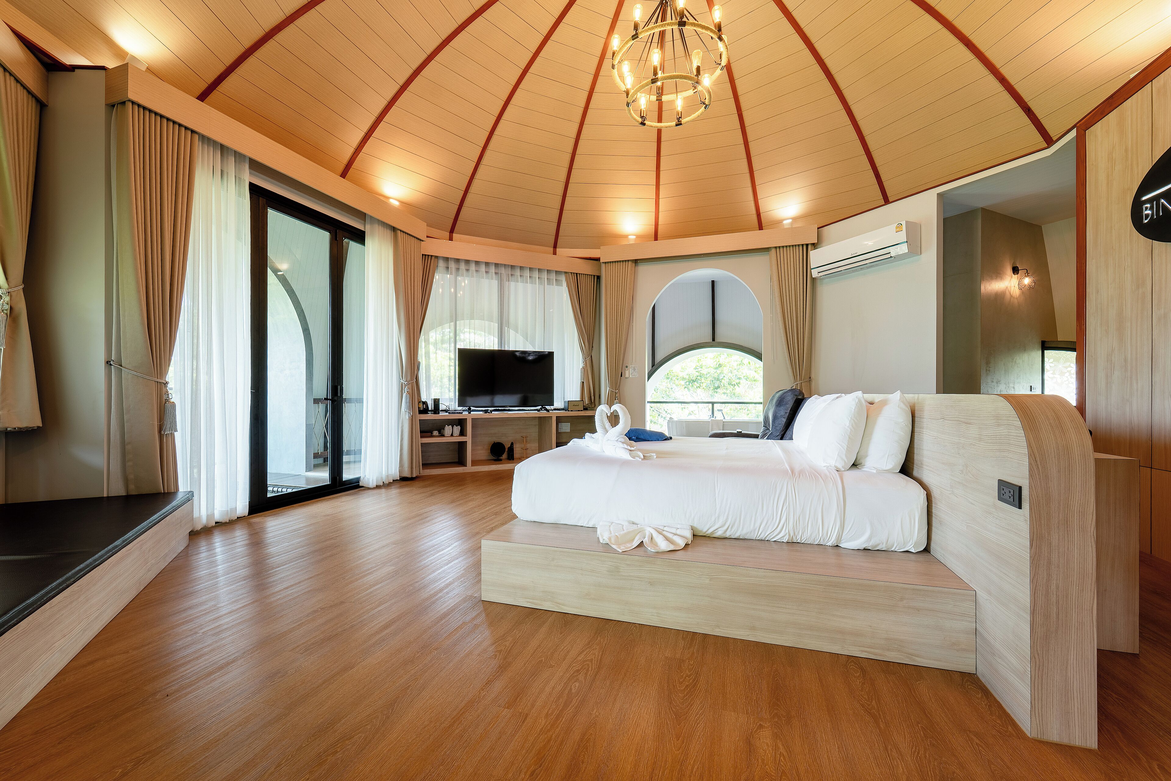 suite pool villa | free minibar, in-room safe, desk, free wifi