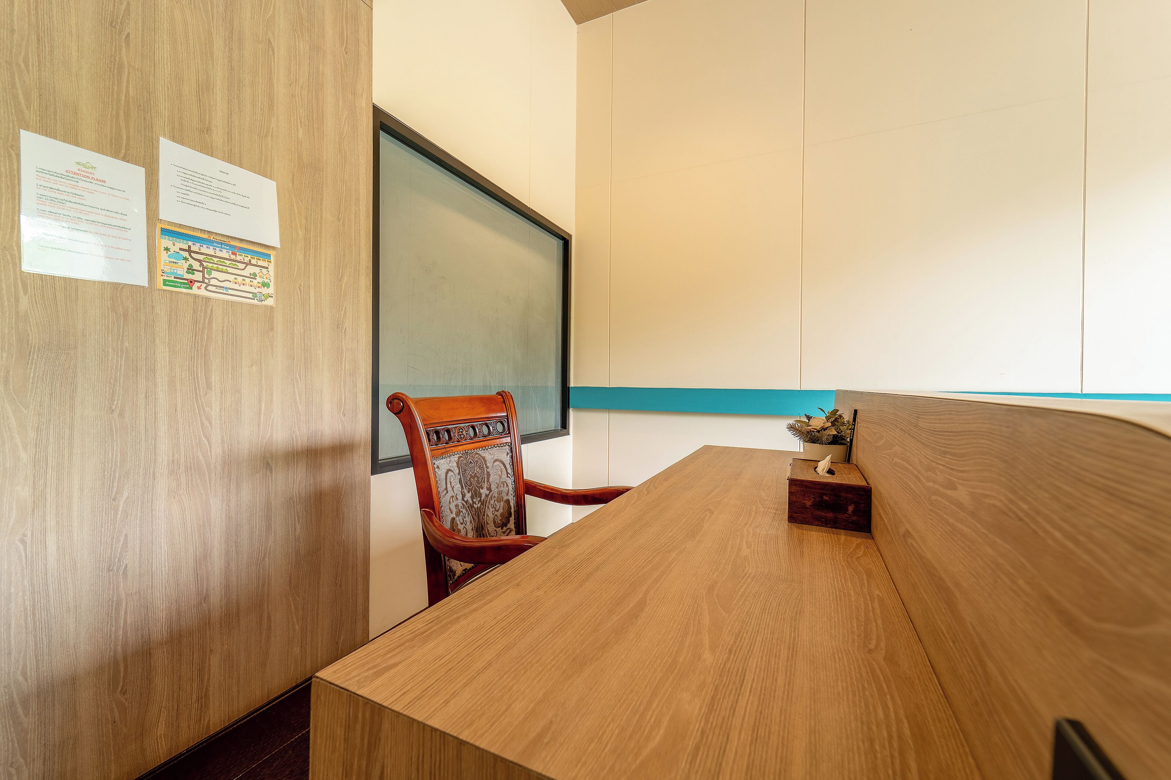 deluxe raft room | free minibar, in-room safe, desk, free wifi