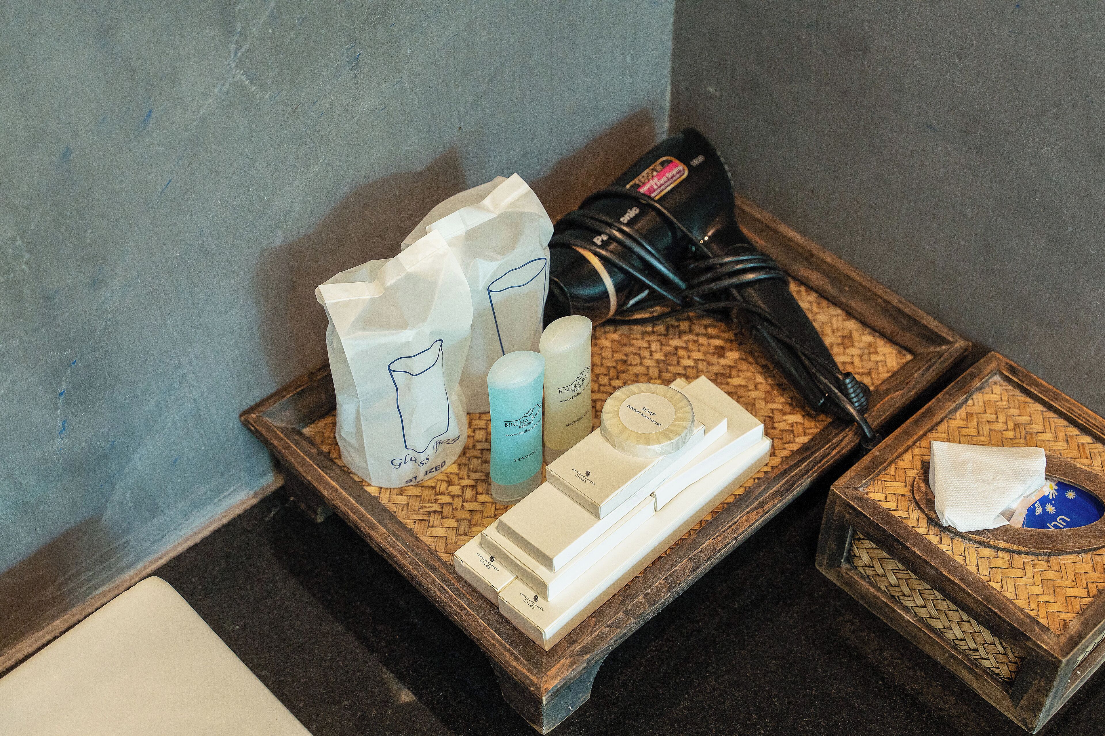 grand deluxe raft room | free minibar, in-room safe, desk, free wifi