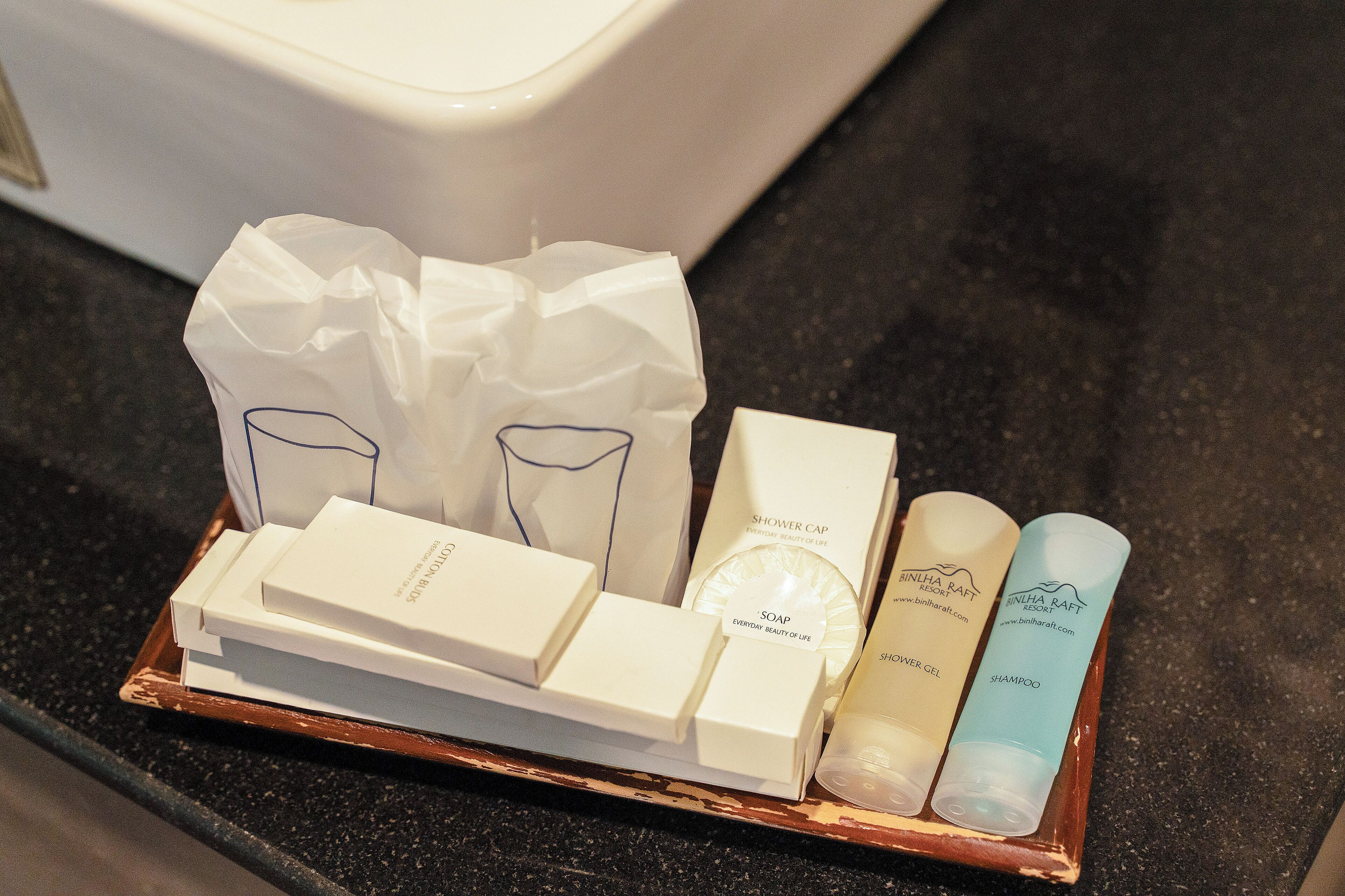 deluxe raft room | free minibar, in-room safe, desk, free wifi