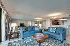 Condo, 2 Bedrooms | Living room