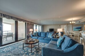 Condo, 2 Bedrooms | Living room