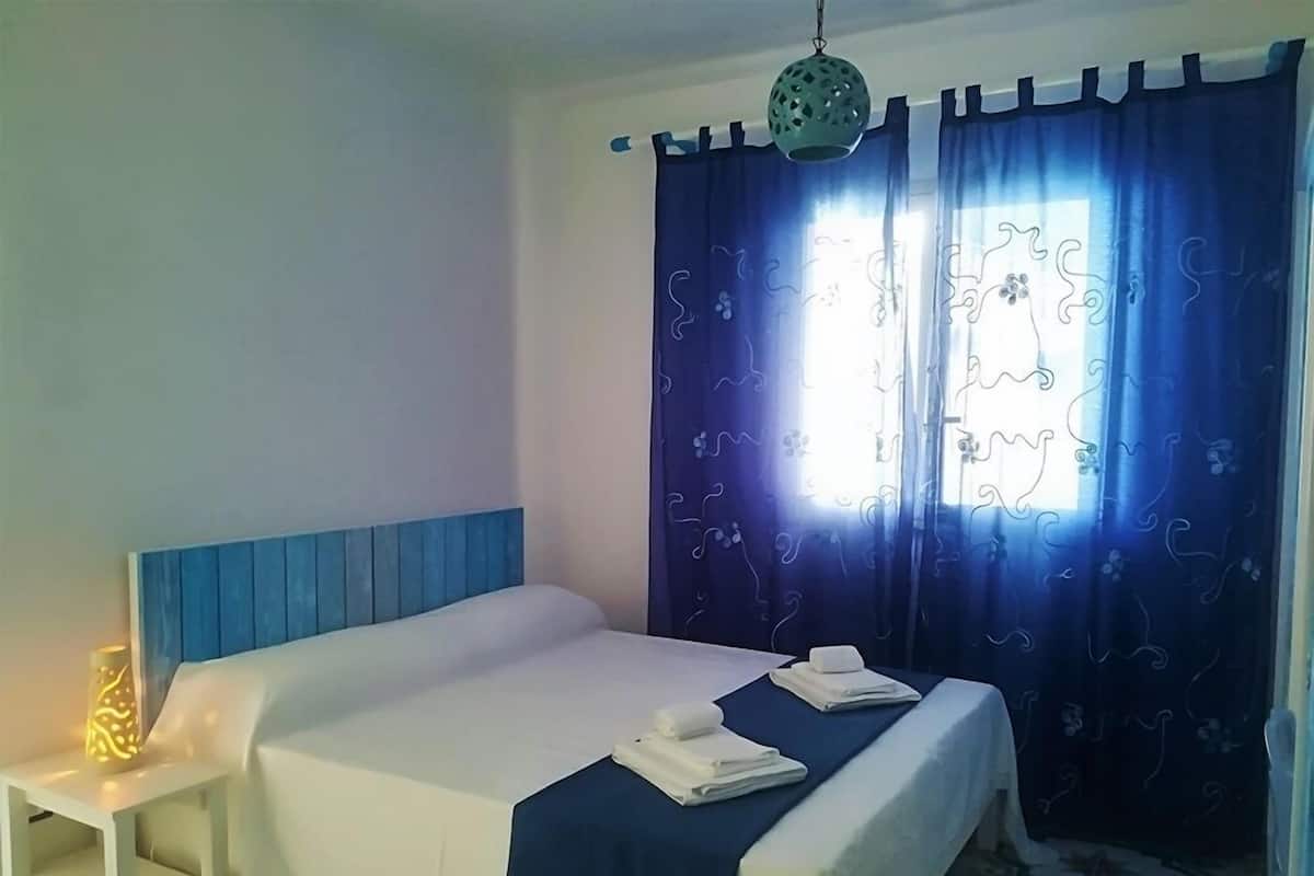 Quadruple Room | Desk, free WiFi, bed sheets