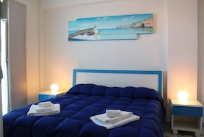 Minibar, bureau, Wi-Fi gratuit, draps fournis