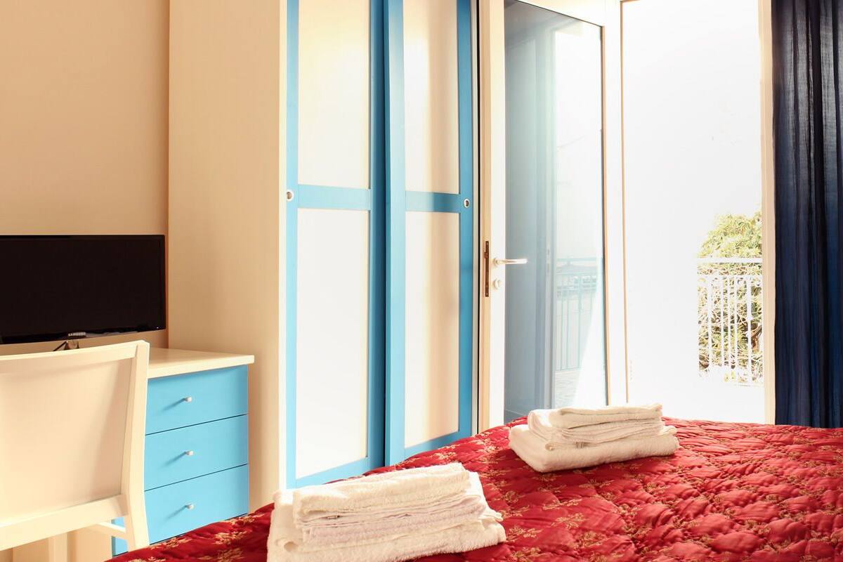 Double or Twin Room | Minibar, desk, WiFi (free), bed sheets