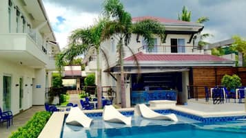 Outdoor pool, sun loungers