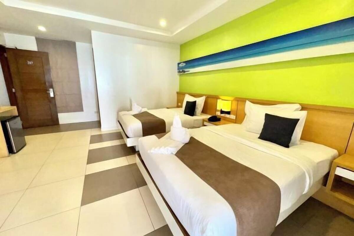 In-room safe, desk, WiFi (free), bed sheets