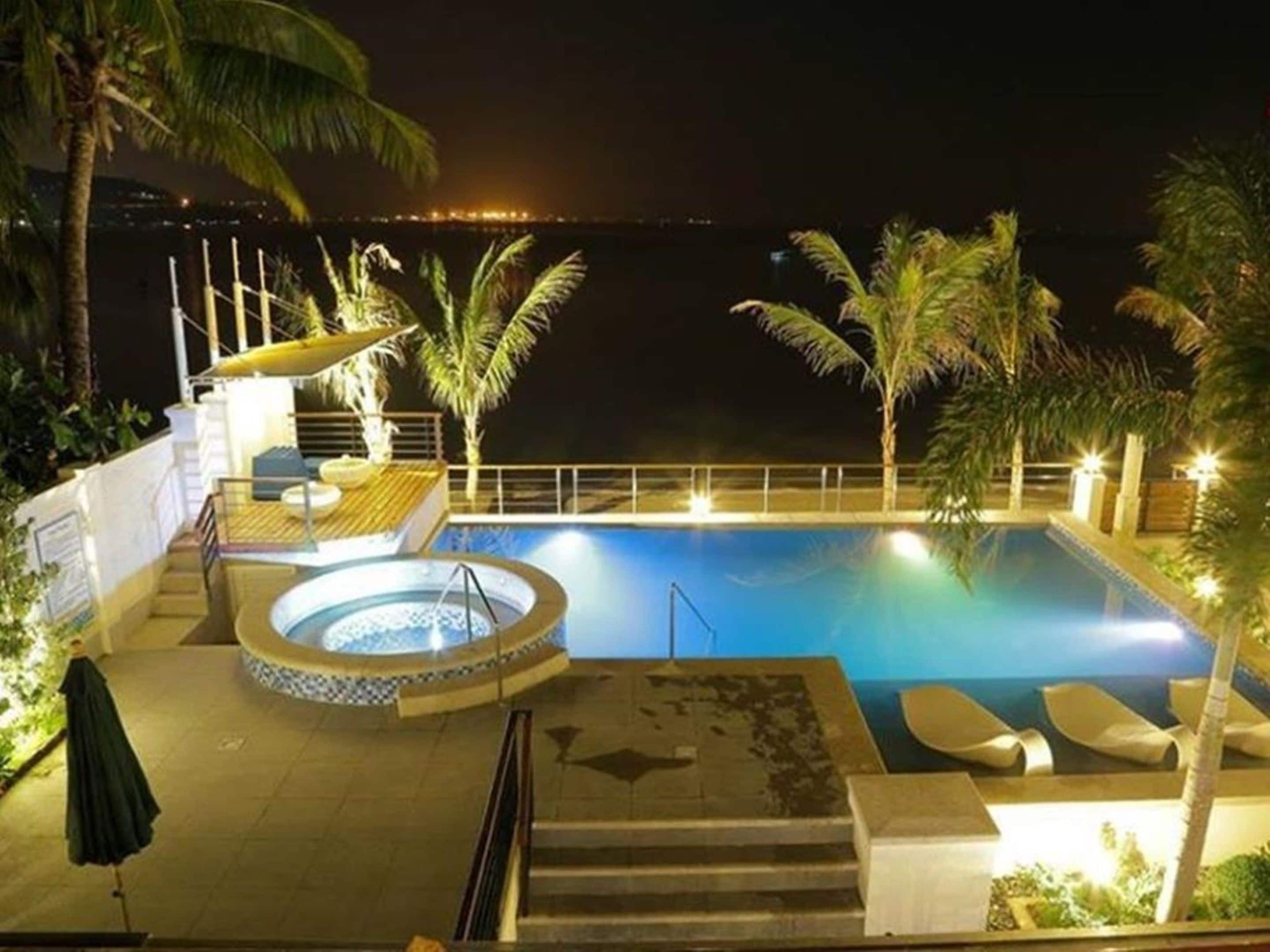 outdoor pool, pool loungers