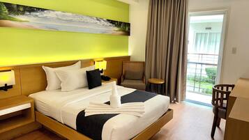 Deluxe Room, 1 Double Bed | In-room safe, desk, free WiFi, bed sheets