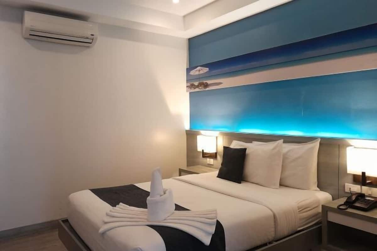 Peti besi dalam bilik, meja, Wi-fi percuma, cadar katil