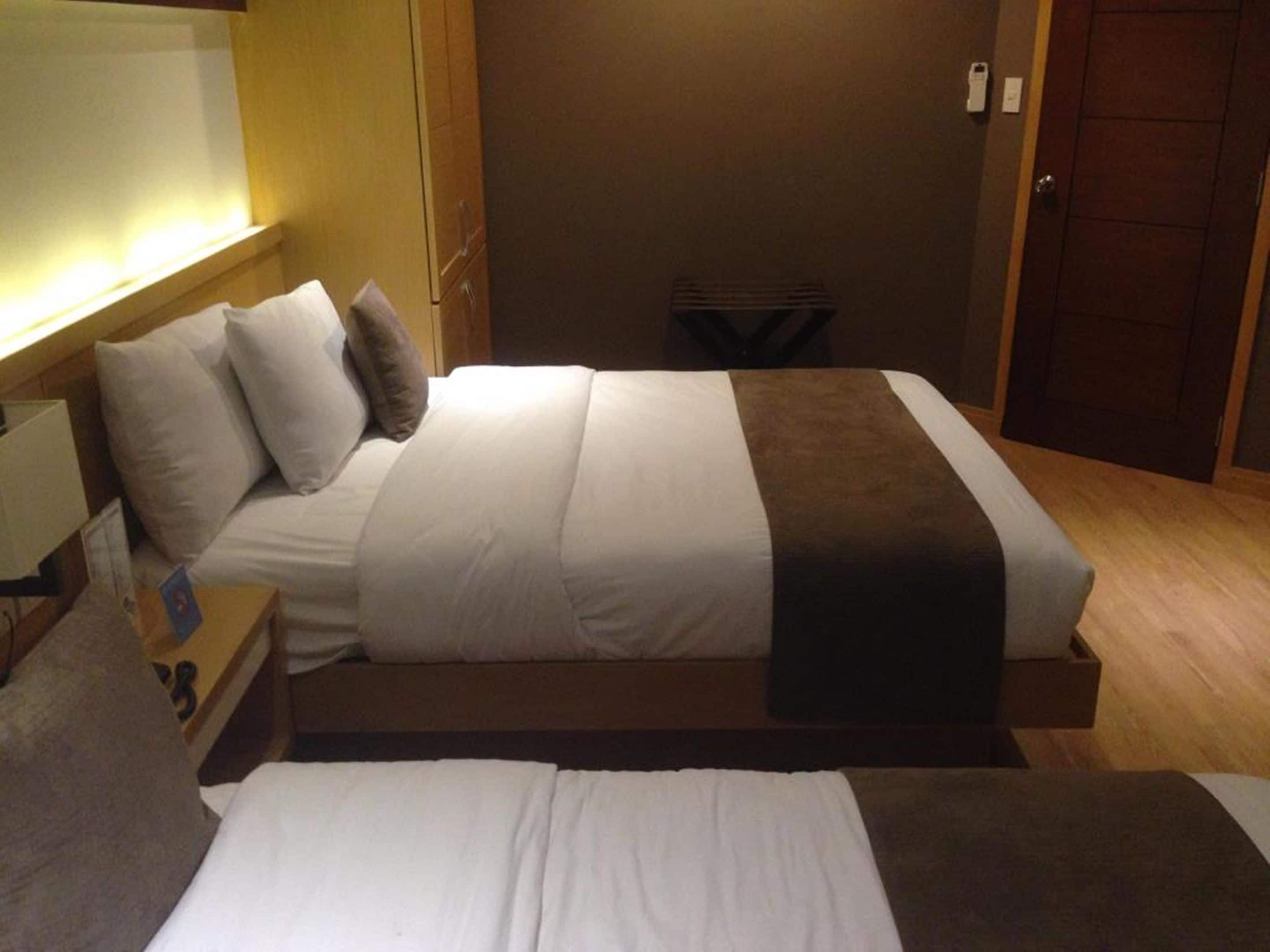 in-room safe, desk, free wifi, bed sheets