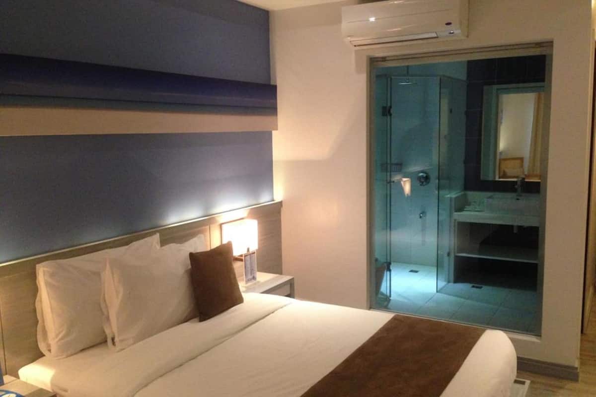 shower, free toiletries, towels