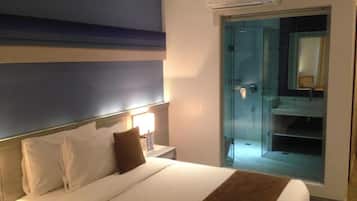 Shower, free toiletries, towels