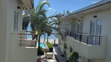 Deluxe Room, 1 Double Bed | In-room safe, desk, free WiFi, bed sheets