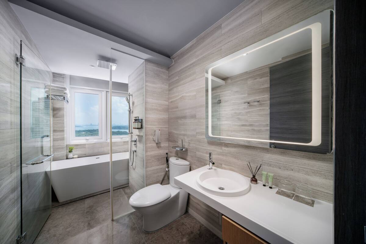 premier room, 3 bedrooms, sea view | bathroom | separate bathtub and shower, deep-soaking bathtub, rainfall showerhead
