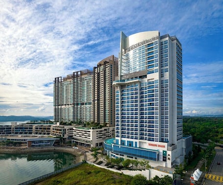 Fachada de la propiedad. Fraser Place Puteri Harbour