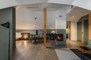 Attic Room | Literie de qualité supérieure, minibar, coffres-forts dans les chambres