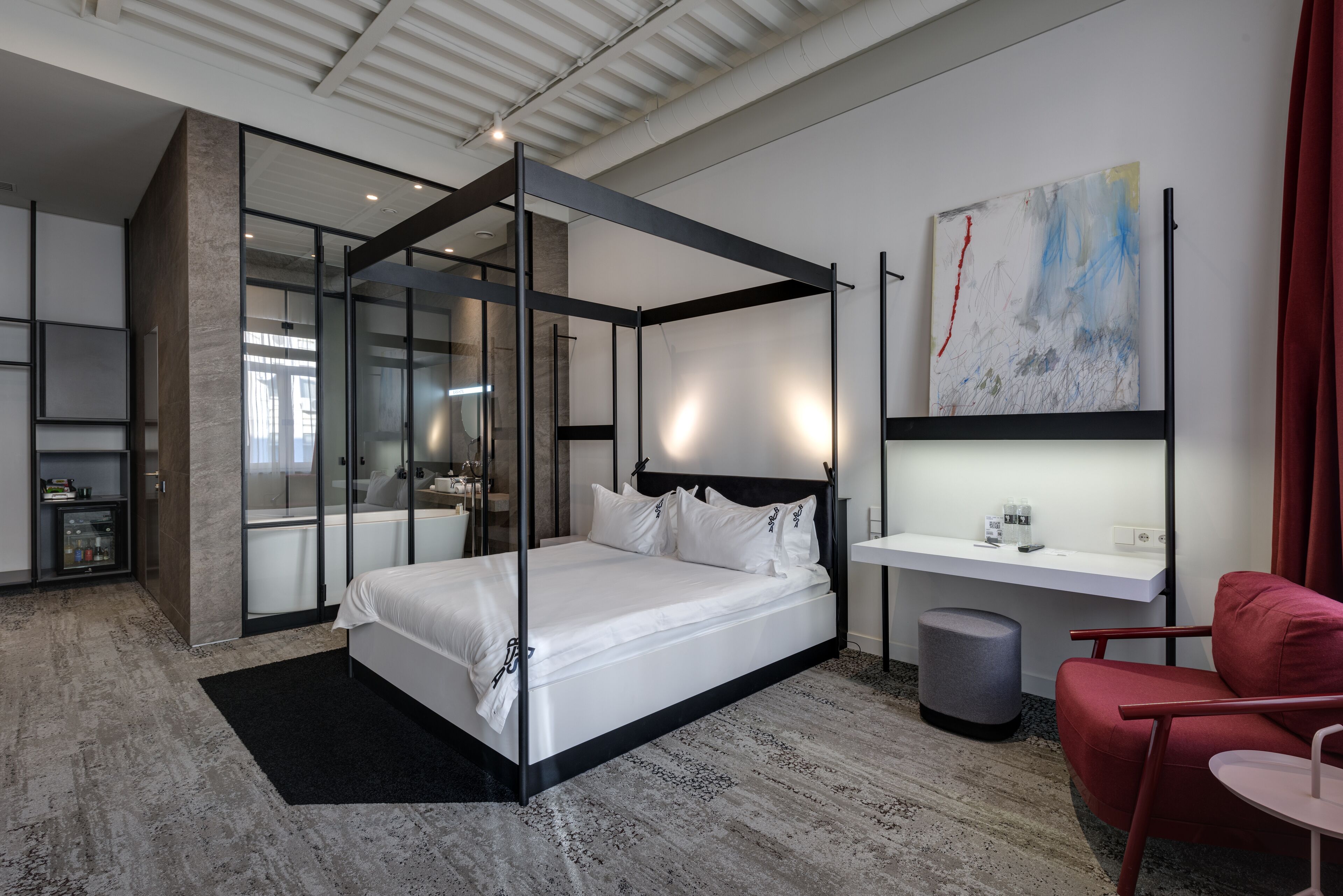 Wonderful with Freestanding Tub | Biancheria da letto di alta qualità, minibar, una cassaforte in camera