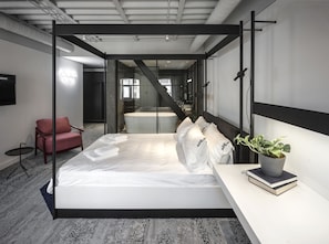 Wonderful with Freestanding Tub | Hochwertige Bettwaren, Minibar, Zimmersafe, individuell dekoriert