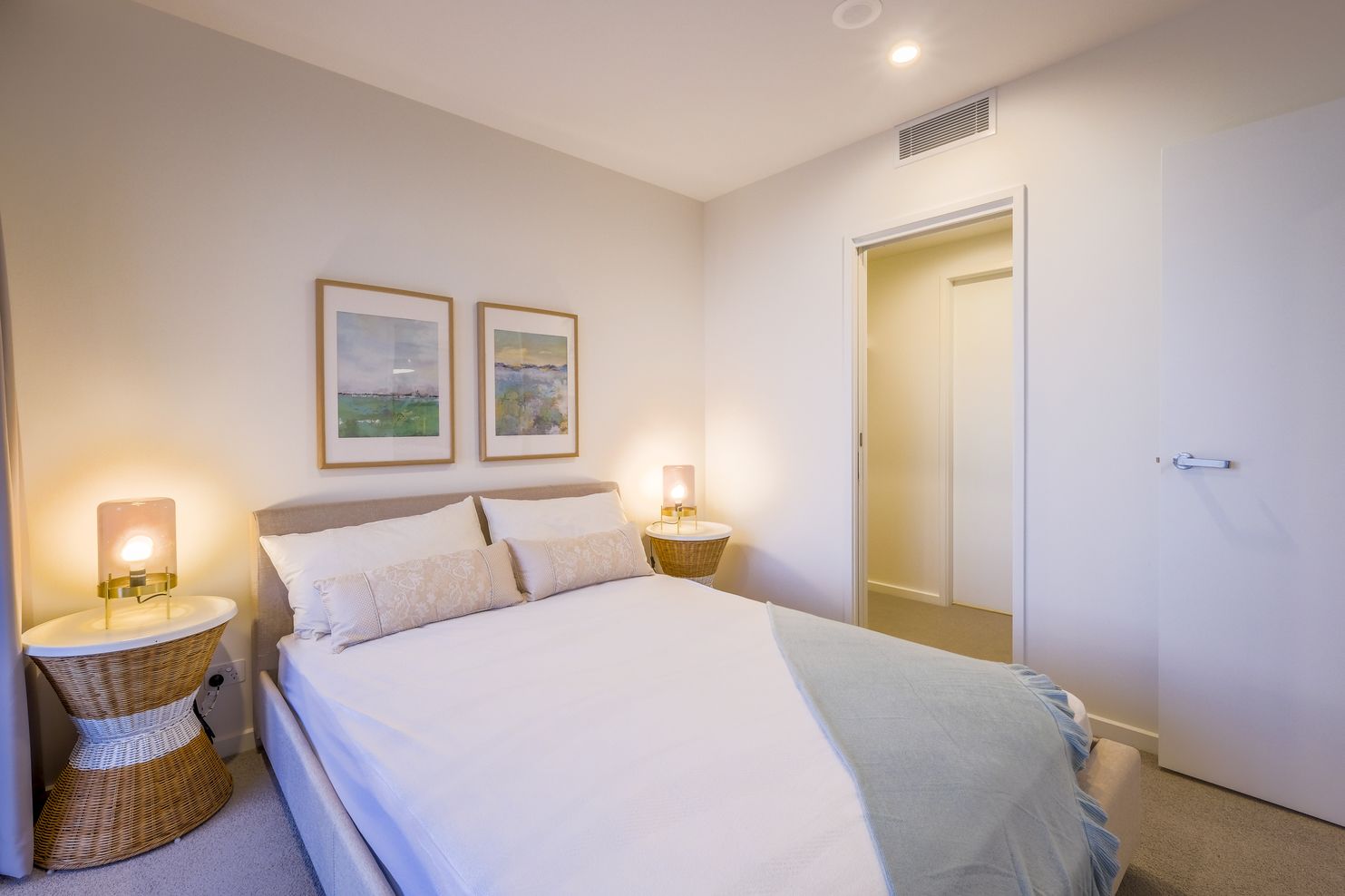 New Deshon, Designer 1 bedroom Apartment | 1 bedroom, blackout curtains, iron/ironing board, bed sheets