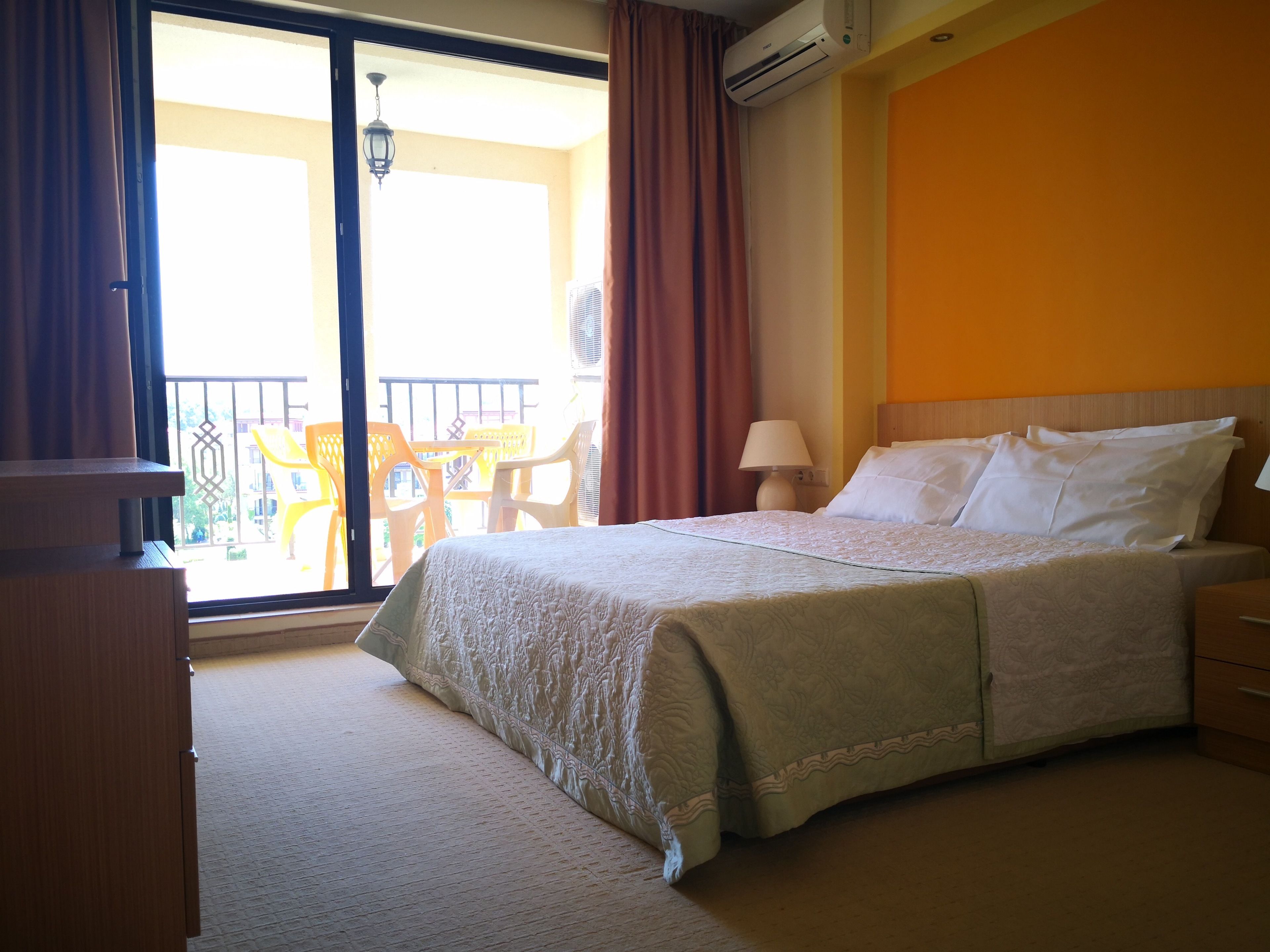 Habitación cuádruple familiar, 1 habitación | Cunas gratuitas, camas supletorias gratuitas, wifi gratis y ropa de cama