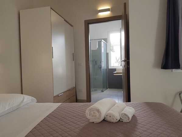 Schreibtisch, schallisolierte Zimmer, kostenloses WLAN, Bettwäsche